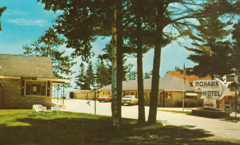 Mohawk Motel (Mohawk Motor Court) - Vintage Postcard (newer photo)